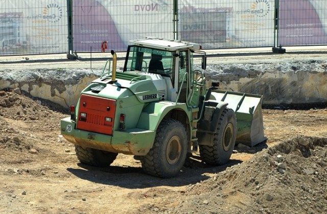 excavators-1534676_640 excavators-1534676_640
