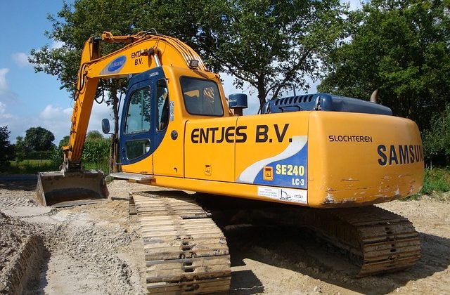 excavators-3619269_640 excavators-3619269_640